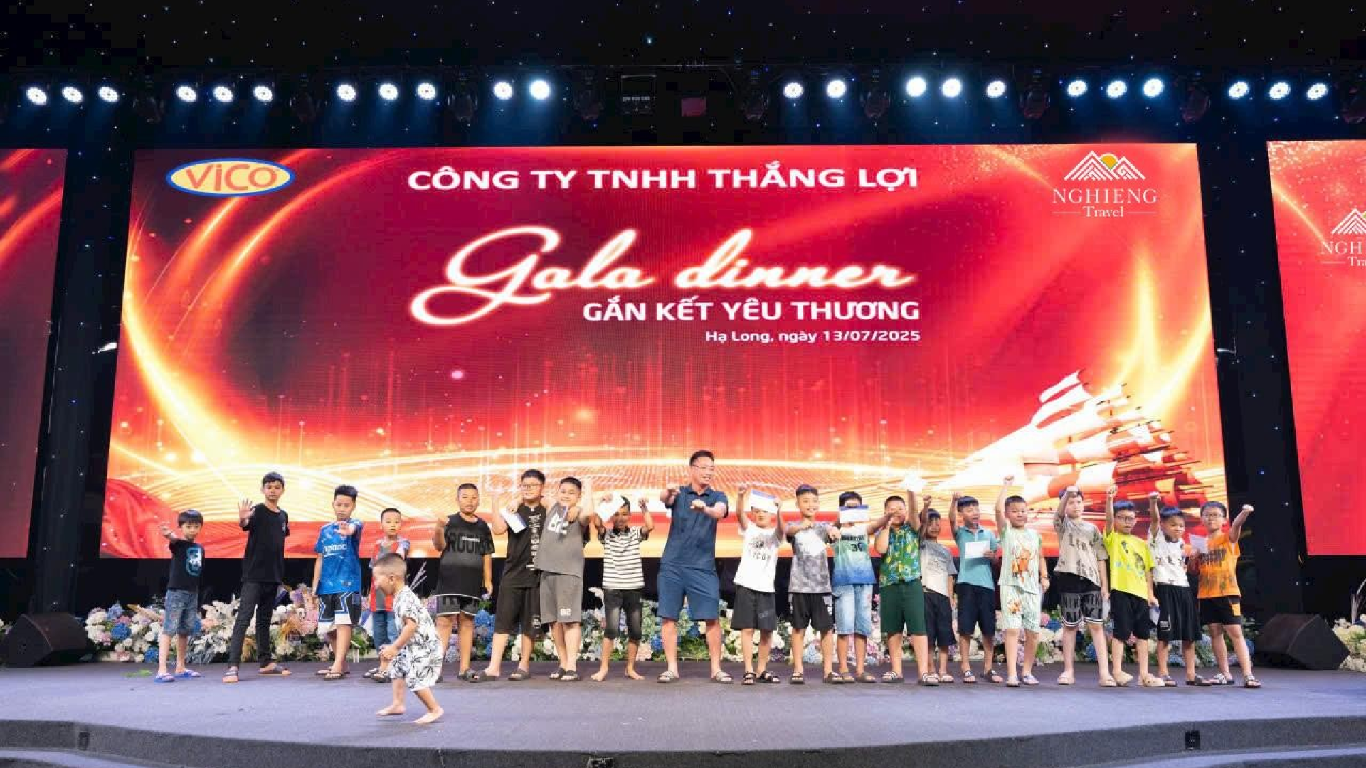 Gala dinner Công ty TNHH Gang thép Tuyên Quang Số lượng: 100 người
