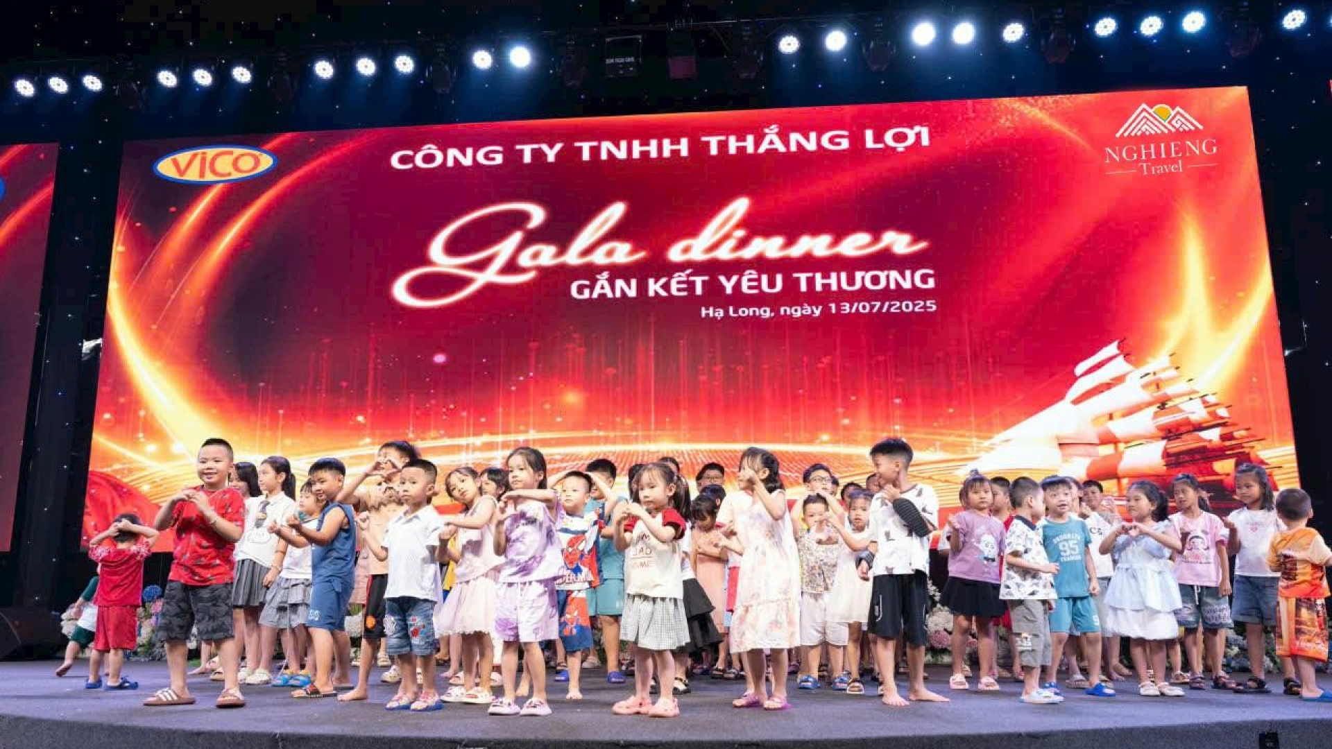Gala dinner Công ty TNHH Gang thép Tuyên Quang Số lượng: 100 người