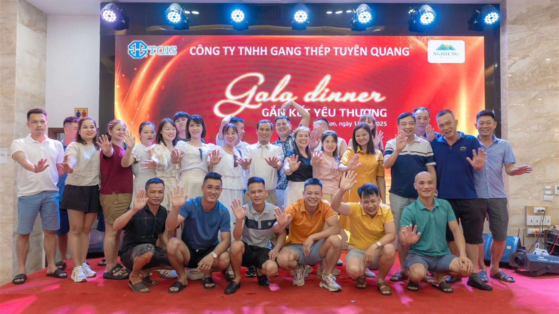 Gala dinner Công ty TNHH Gang thép Tuyên Quang Số lượng: 100 người