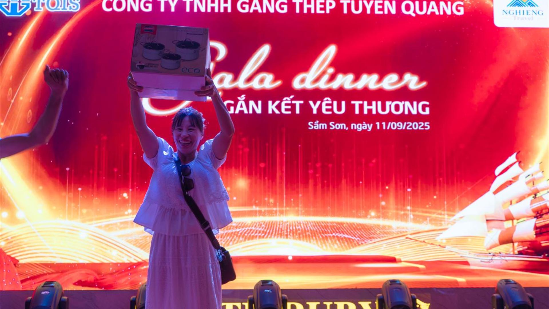Gala dinner Công ty TNHH Gang thép Tuyên Quang Số lượng: 100 người