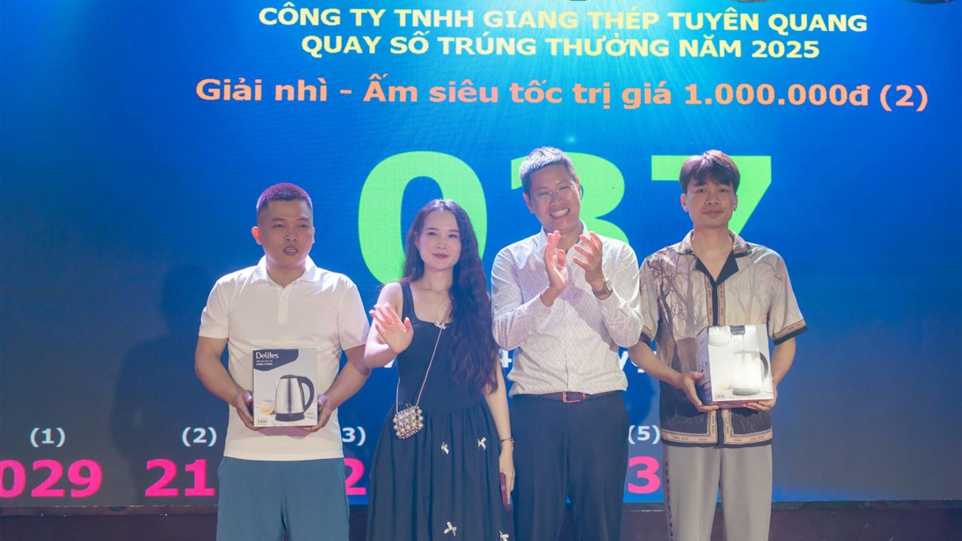 Gala dinner Công ty TNHH Gang thép Tuyên Quang Số lượng: 100 người